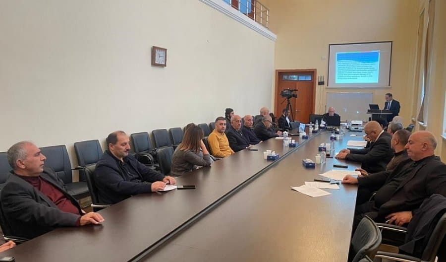 Şöbələrin birgə iclasında “Aqroemal sahəsinin dövlət tənzimlənməsinin təkmilləşdirilməsi” mövzusunda dissertasiya işi müzakirə olunub 1