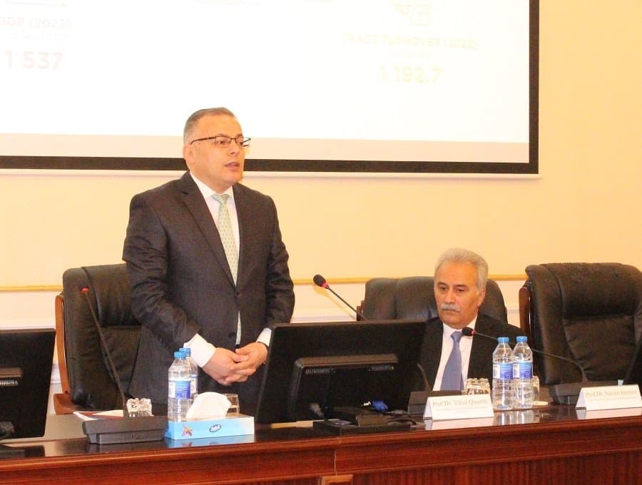 İİKTM-in içracı direktoru İqtisadiyyat İnstitutunda elmi məruzə ilə çıxış edib 1