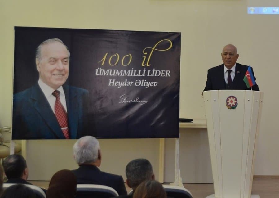 Professor Tərbiz Əliyev Füzuli rayonunda keçirilən konfransda çıxış edib 1