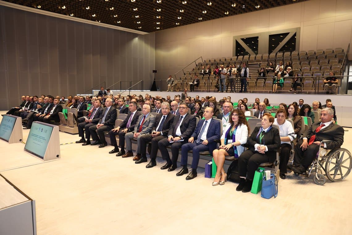 İqtisadiyyat İnstitutunun əməkdaşları “Yeni nəsil iqtisadiyyat: çağırışlar və perspektivlər” forumunda iştirak ediblər