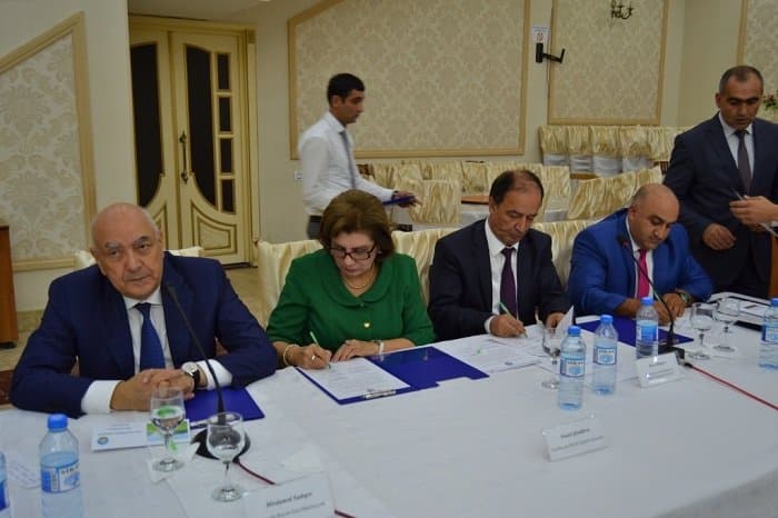 İqtisadiyyat İnstitutu “Gənc təsərrüfatçılar məktəbi”nin yaradılmasında iştirak edəcək 17.09.2015 4