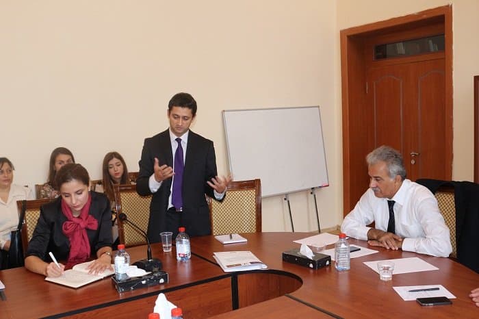 Latviyalı ekspertlərlə birgə qanun layihələrinin müzakirəsi 08.10.2015 13
