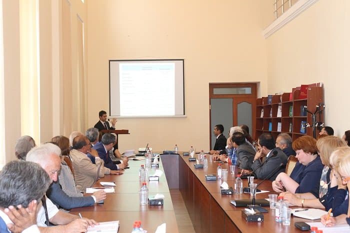 Latviyalı ekspertlərlə birgə qanun layihələrinin müzakirəsi 08.10.2015 9
