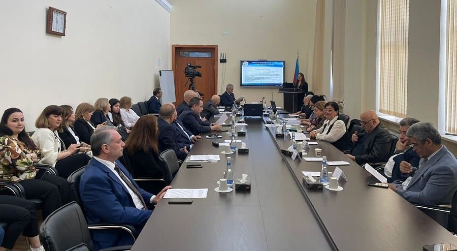 “Azərbaycanda turizm sektorunun dövlət tənzimlənməsinin təkmilləşdirilməsi yolları” mövzusunda dissertasiya işi müdafiə olunub