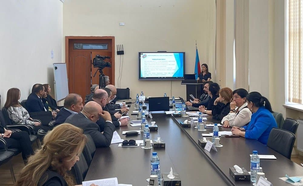 “Azərbaycanda miqrasiya proseslərinin dövlət tənzimlənməsinin təkmilləşdirilməsi istiqamətləri”  mövzusunda dissertasiya işi müdafiə olunub 2