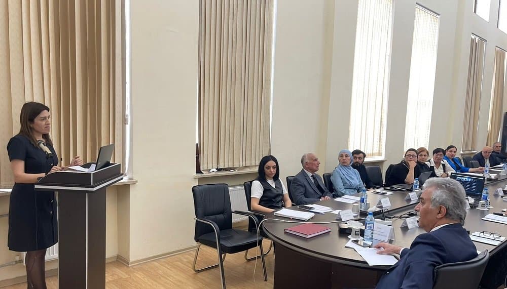 “Azərbaycanda miqrasiya proseslərinin dövlət tənzimlənməsinin təkmilləşdirilməsi istiqamətləri”  mövzusunda dissertasiya işi müdafiə olunub