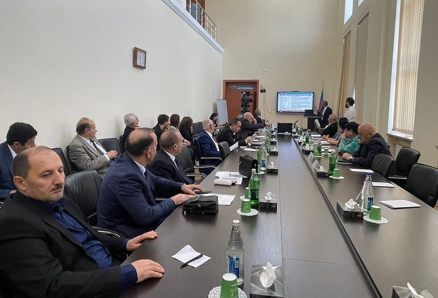 Защищена докторская диссертация на тему «Совершенствование государственного регулирования формирования экономики знаний в Азербайджане»