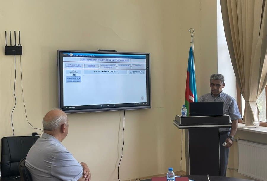 Şöbələrin birgə iclasında doktorluq dissertasiya işi müzakirə edilib 4