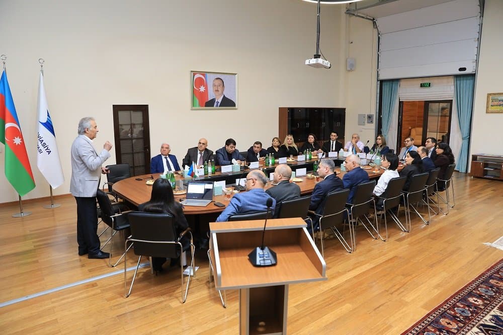 Professor Nazim Müzəffərli Milli Aviasiya Akademiyasında mühazirə oxuyub 7