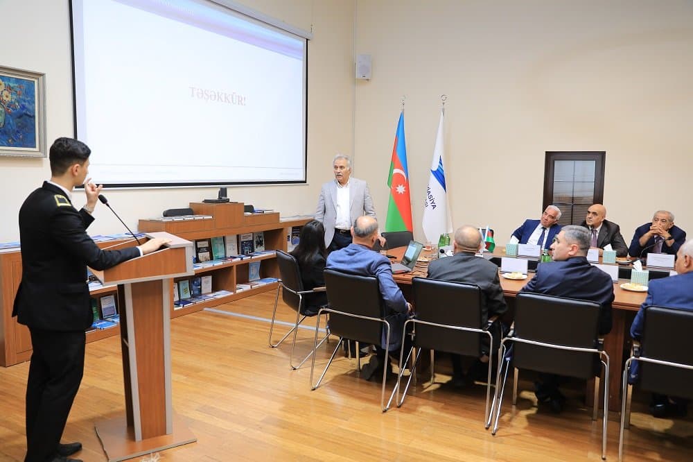Professor Nazim Müzəffərli Milli Aviasiya Akademiyasında mühazirə oxuyub 8