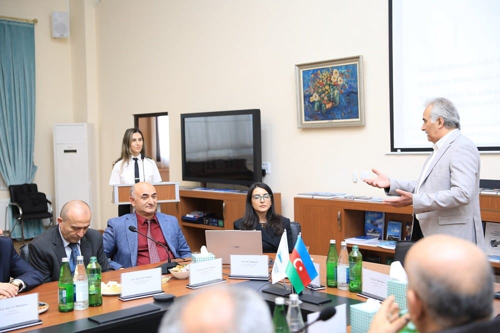 Professor Nazim Müzəffərli Milli Aviasiya Akademiyasında mühazirə oxuyub 9