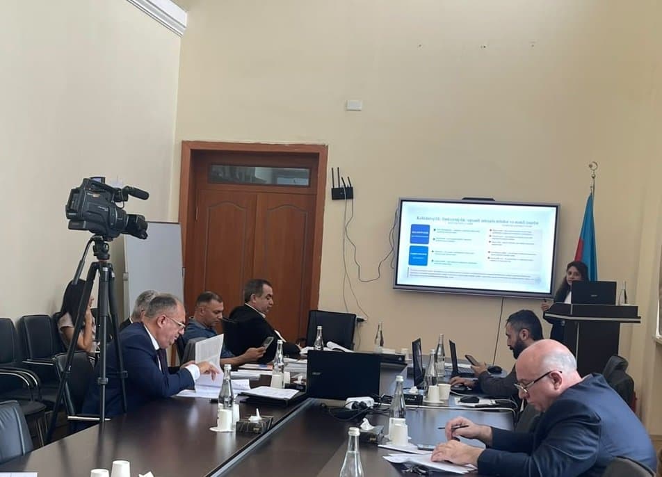 Elmi seminarda “Mənəvi dəyərlərin iqtisadi inkişafa təsirinin qiymətləndirilməsi” mövzusunda dissertasiya işi müzakirə olunub