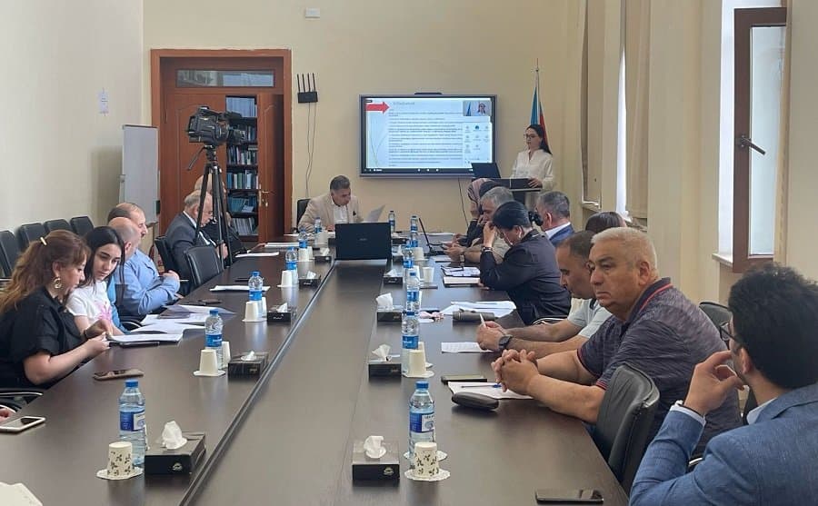 Şöbələrin birgə iclasında dissertasiya işinin ilkin müzakirəsi keçirilib