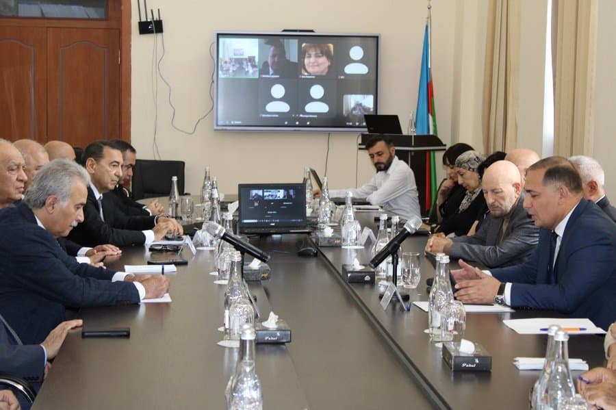 В Институте Экономики состоялась встреча с председателем комитета Милли Меджлиса 3