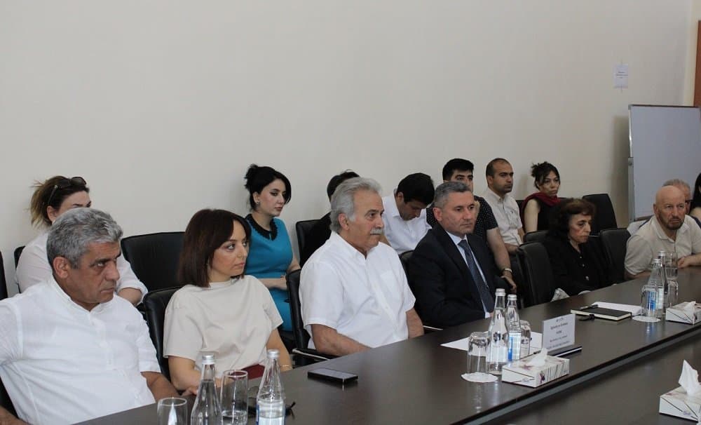 Bərpa Olunan Enerji Mənbələri Dövlət Agentliyinin direktoru İqtisadiyyat İnstitutunun elmi seminarında çıxış edib 3