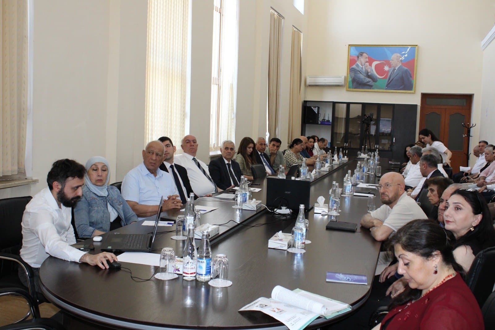 Bərpa Olunan Enerji Mənbələri Dövlət Agentliyinin direktoru İqtisadiyyat İnstitutunun elmi seminarında çıxış edib 5