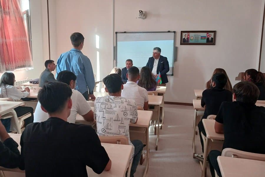 Ученые Института экономики прочитали лекцию студентам Нахчыванского государственного университета 3