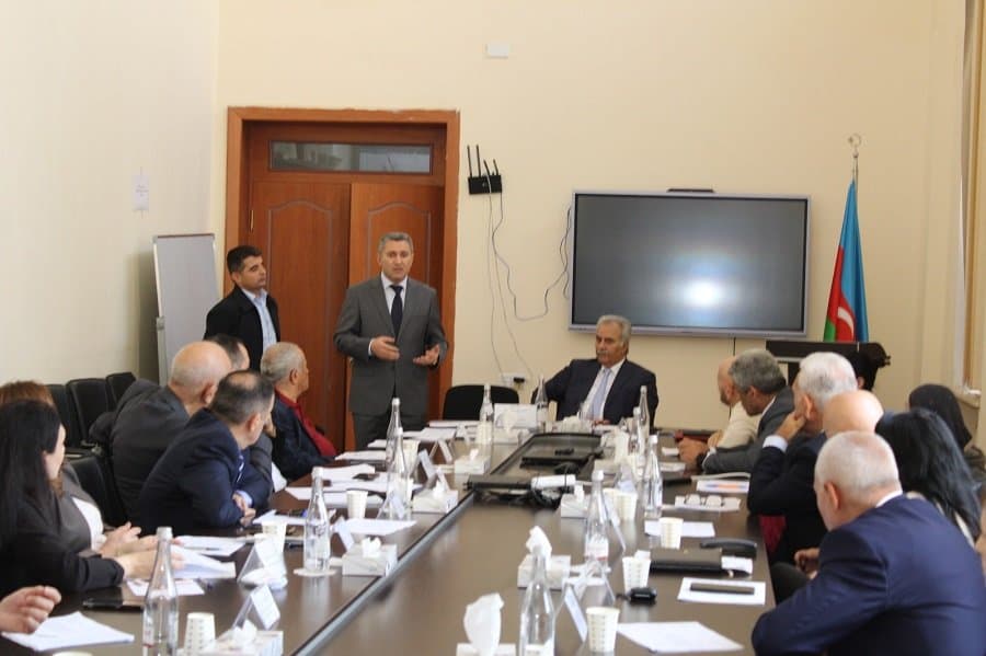 İqtisadiyyat İnstitutunun Elmi Şurasında doktorantların dissertasiya mövzuları  müzakirə edilib 5