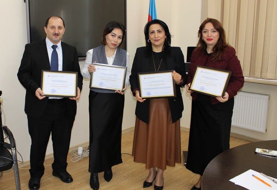 Elmi Şurada illik hesabat dinlənilib, elmi yazı müsabiqəsinin qalibləri mükafatlandırılıb 6