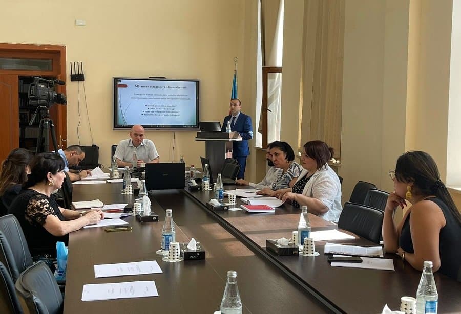 Elmi seminarda “Azərbaycan Respublikasında rəqəmsal iqtisadiyyat və məşğulluq arasında əlaqənin qiymətləndirilməsi” müzakirə olunub