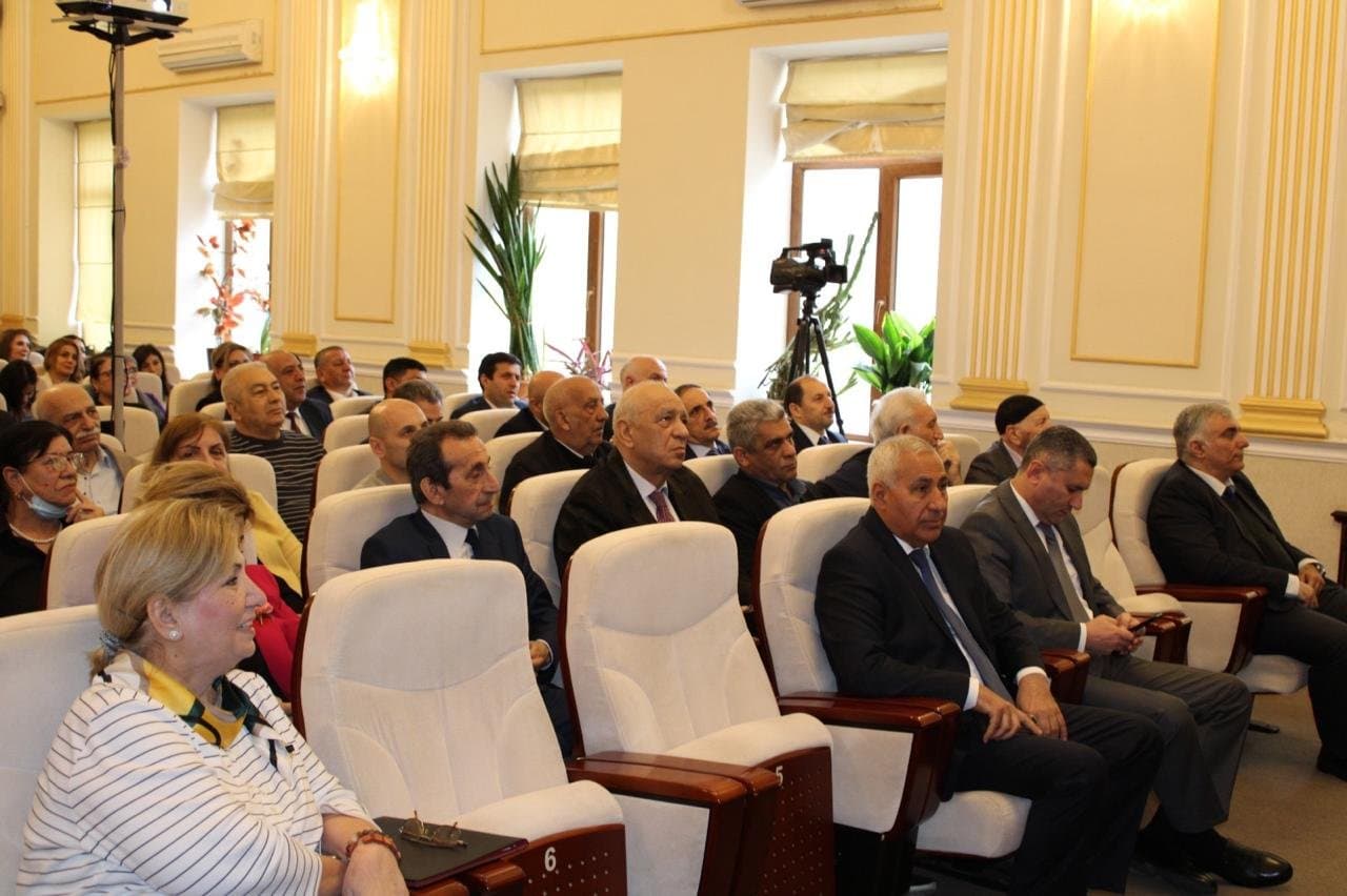 Held the 68th anniversary celebration of the establishment of the Institute of Economics 8