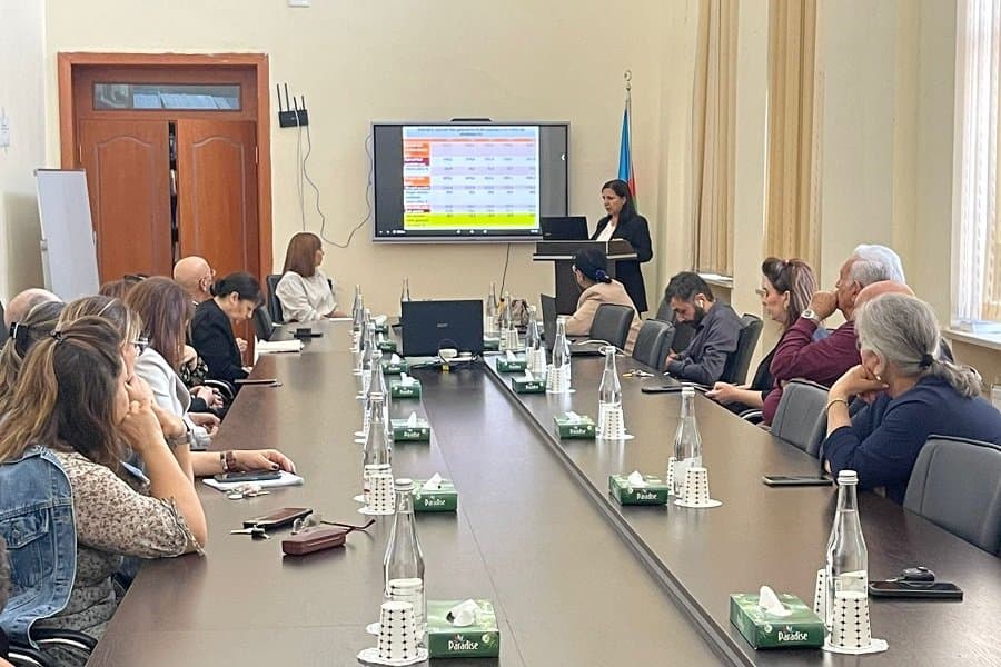 Elmi seminarda əmək bazarı və kadr hazırlığının sosial-iqtisadi problemləri müzakirə edilib