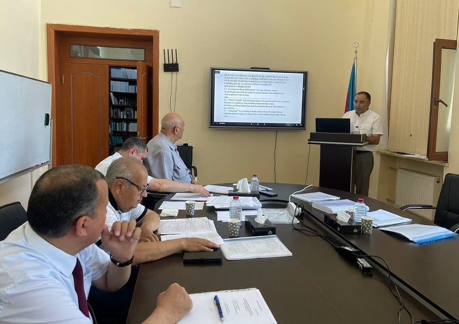 Elmi seminarda “Azərbaycan Respublikasının nəqliyyat sektorunda özəl sahibkarlıq fəaliyyətinin  inkişaf problemləri” müzakirə olunub 2