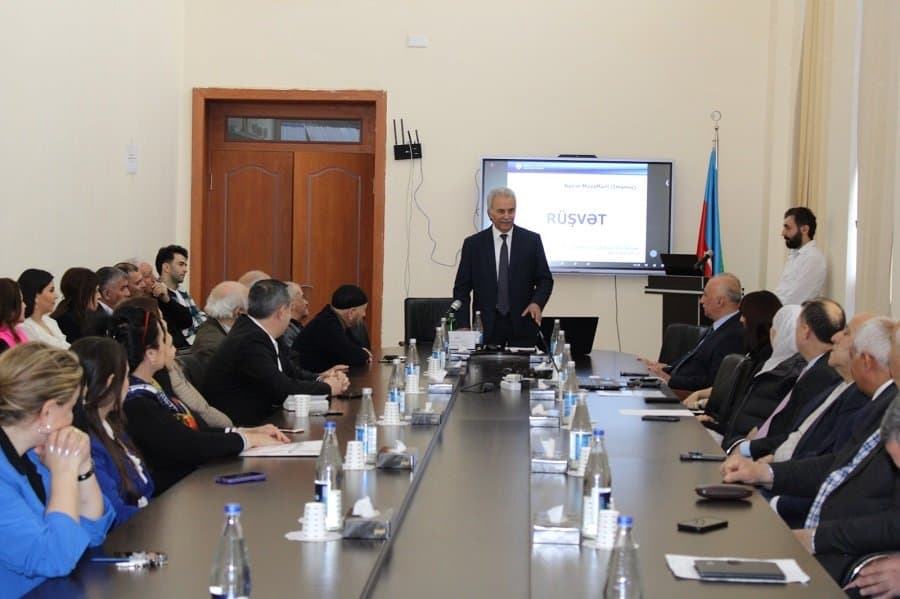 На научном семинаре Института Экономики обсуждена борьба с коррупцией