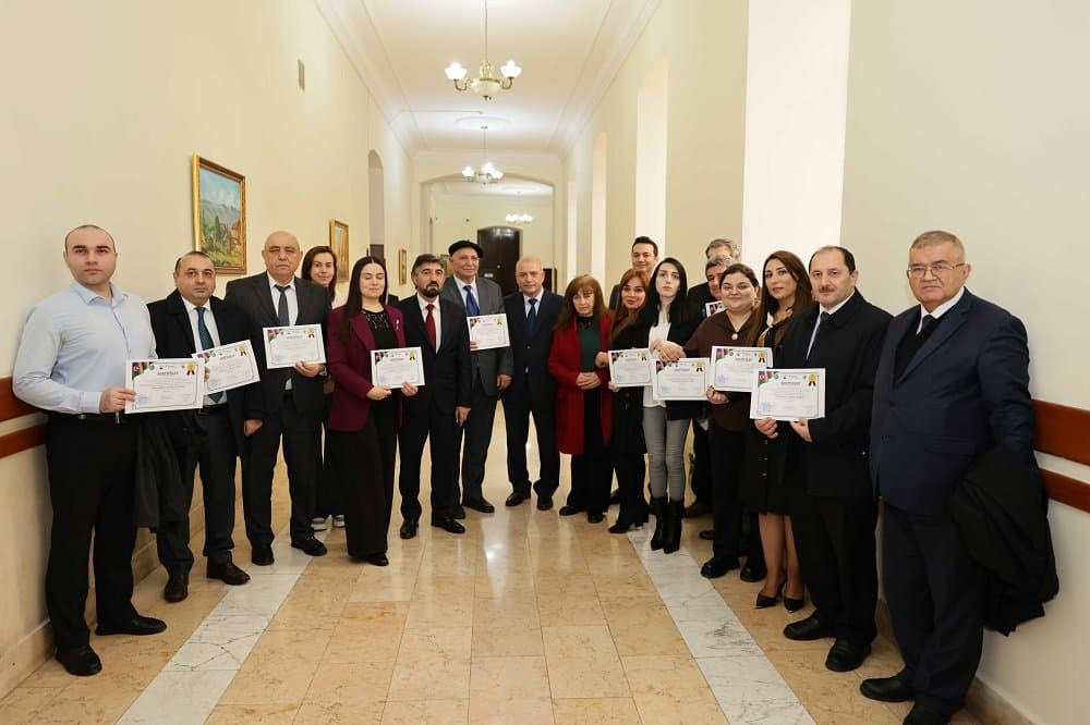 The article of two employees of the Institute of Economics was ranked in the top 10 in the nationwide competition held by UNEC 1