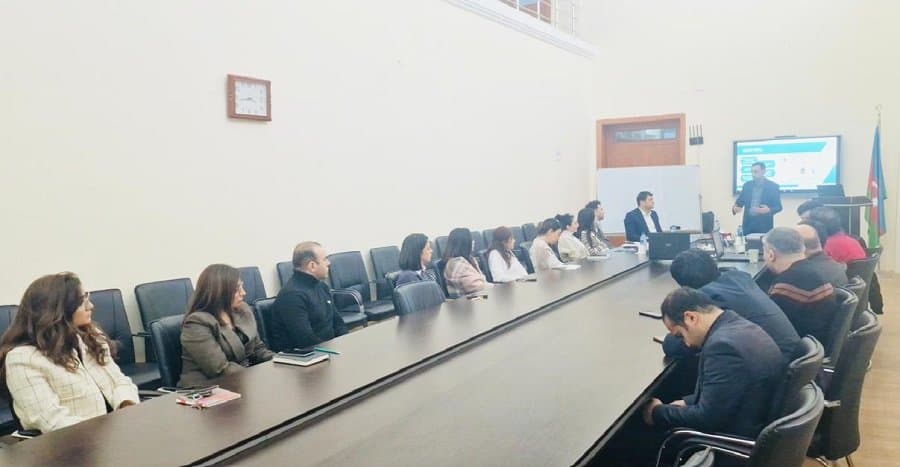An expert of Central Bank made a speech at the Institute of Economics on "Plastic cards and non-cash payments" 2