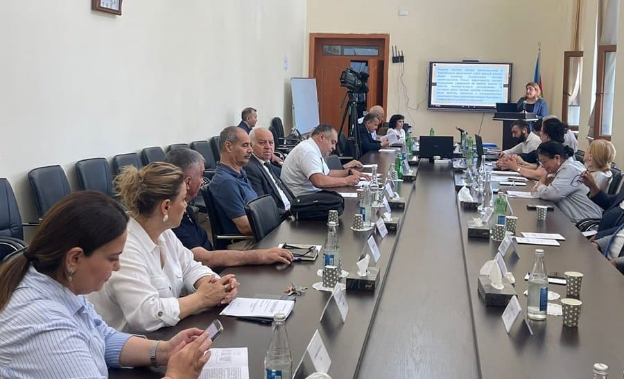 Защищена диссертация на тему «Совершенствование механизма государственного регулирования деятельности частных медицинских учреждений в Азербайджане»