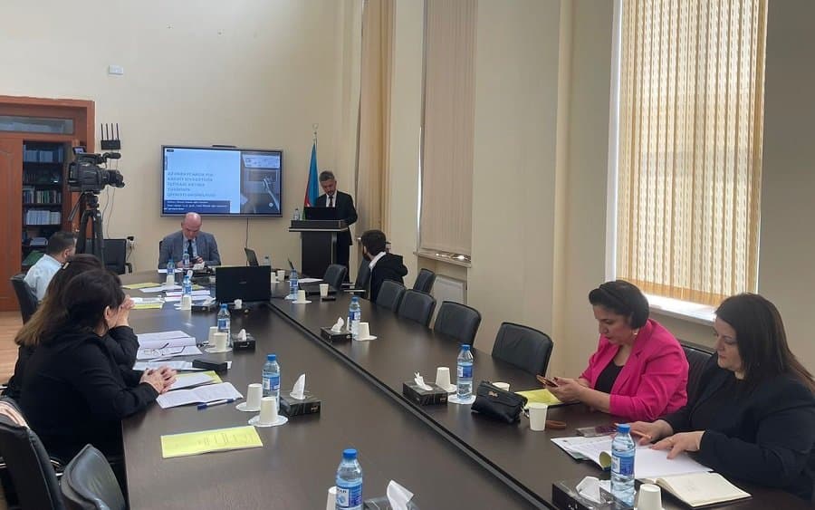 Elmi seminarda "Azərbaycanda pul-kredit siyasətinin iqtisadi artıma təsirinin qiymətləndirilməsi” müzakirə olunub
