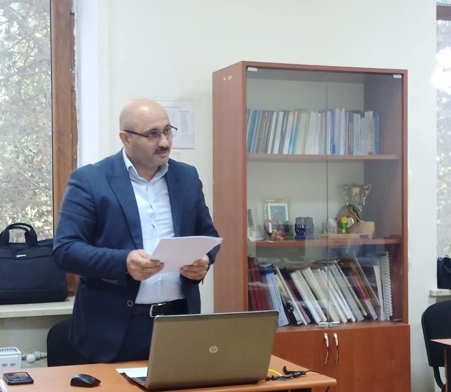 "Regional inkişaf və təbii sərvətlərdən istifadə problemləri" şöbəsində hesabatlar dinlənilib 6