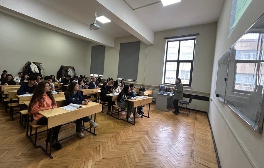 Заведующая отделом Института экономики провела практическое занятие в АГУНП