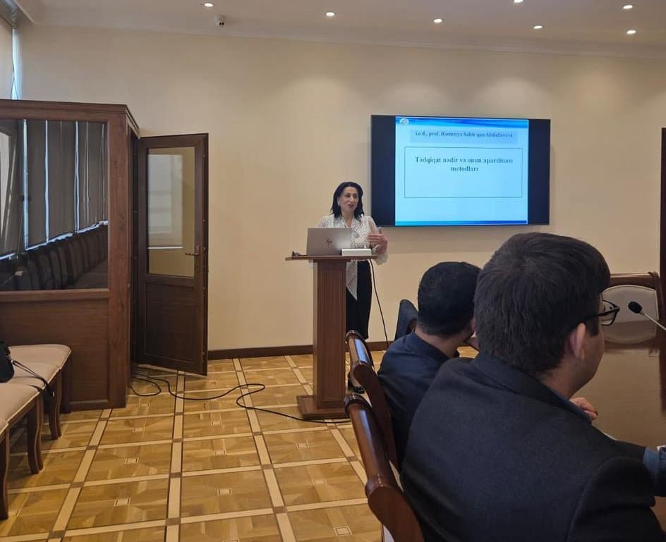 Заведующая отделом Института Экономики провела тренинг докторантам в Бакинском Университете Бизнеса 2