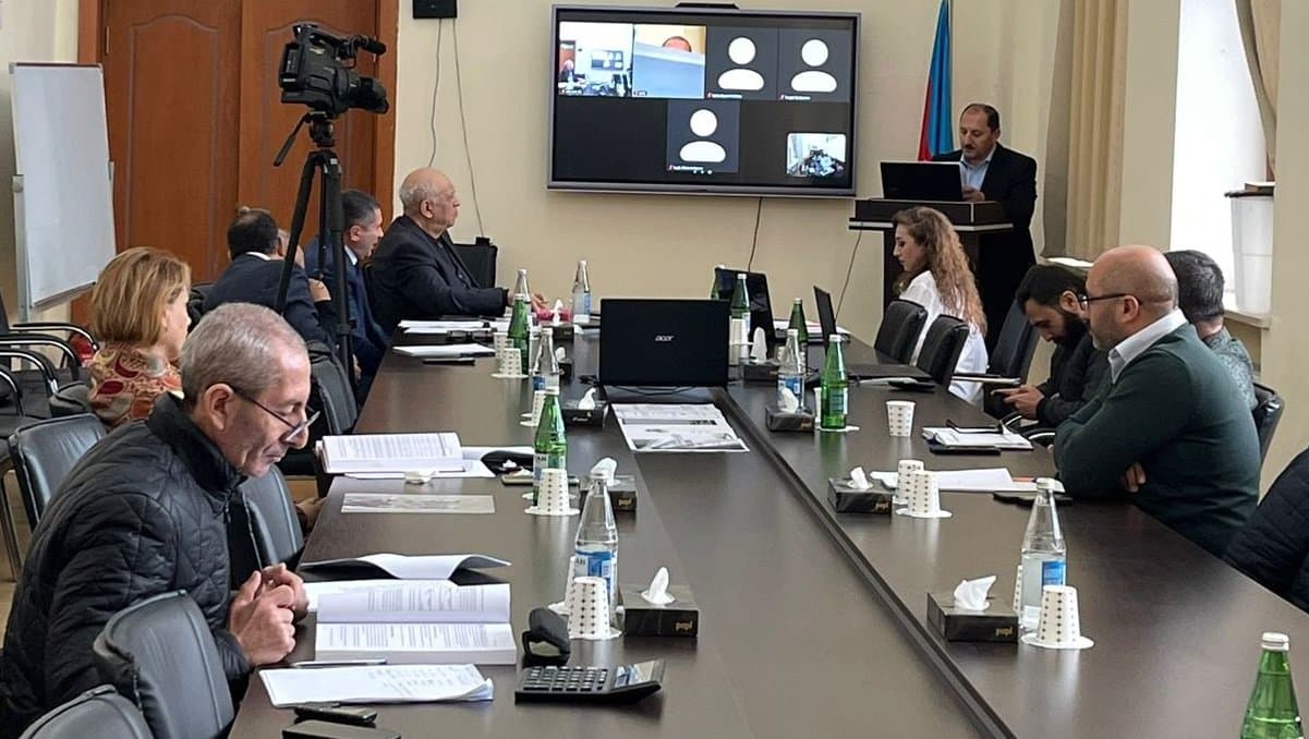 На научном семинаре обсуждалось «Формирование и использование кадрового потенциала на промышленных предприятиях Азербайджана» 2