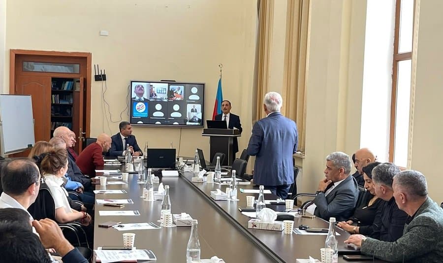 На Постоянном научном семинаре обсуждалась тема «Агрокластеры и региональное развитие: новая модель для Азербайджана» 4