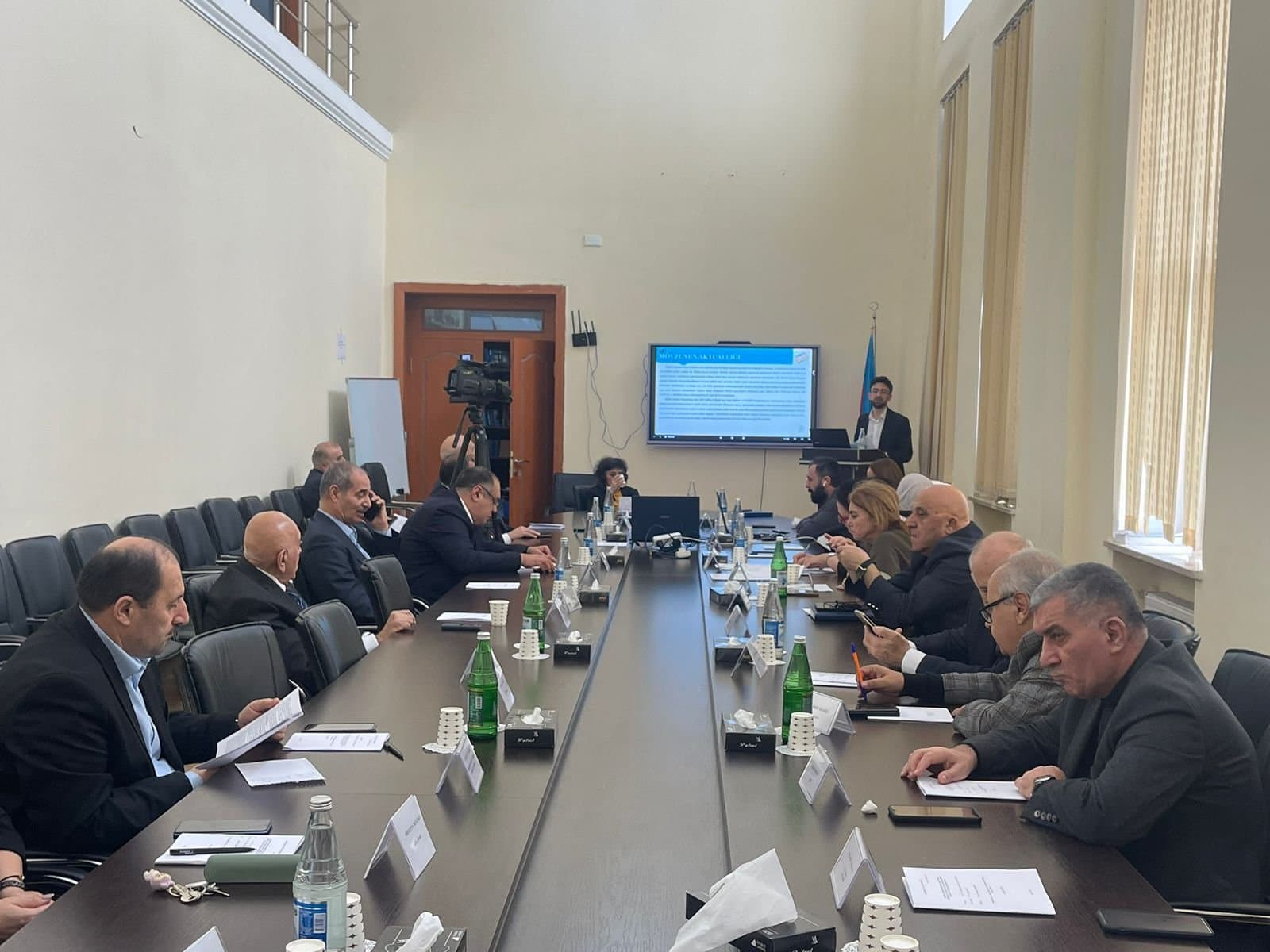 “Qlobal iqtisadi böhran şəraitində Azərbaycanda sənaye müəssisələrinin fəaliyyətinin tənzimlənməsi” mövzusunda dissertasiya işi müdafiə olunub