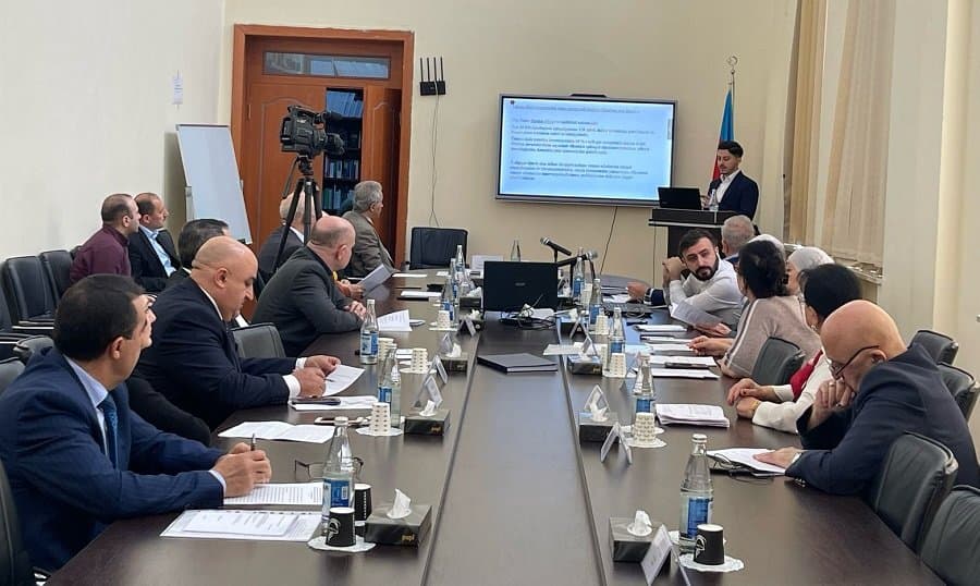 “Sənaye sahələrinin innovasiyalaşdırılmasının maliyyə problemləri və həlli istiqamətləri” mövzusunda dissertasiya işi müdafiə olunub
