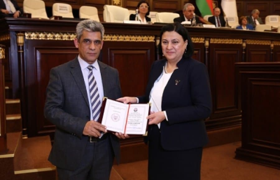 Executive Director of the Institute of Economics Allahyar Muradov was awarded the Honorary Decree of ANAS